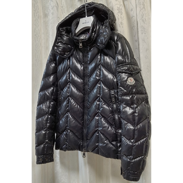 MONCLER(モンクレール)のモンクレール　Moncler　BERRIAT　べリア　ダウンジャケット メンズのジャケット/アウター(ダウンジャケット)の商品写真