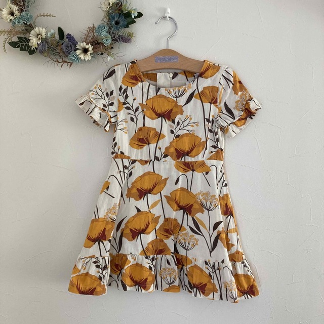 GAP(ギャップ)のギャップ　花柄ワンピース　XS（4-5）110cm キッズ/ベビー/マタニティのキッズ服女の子用(90cm~)(ワンピース)の商品写真