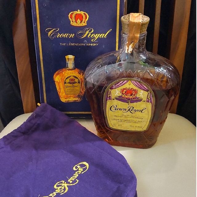 CROWN ROYAL クラウンローヤルウイスキー 古酒の通販 by CROWN ROYAL クラウンローヤルウイスキー 古酒の通販 by