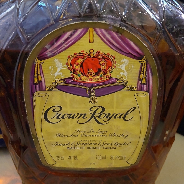 CROWN ROYAL クラウンローヤルウイスキー 古酒の通販 by CROWN ROYAL クラウンローヤルウイスキー 古酒の通販 by