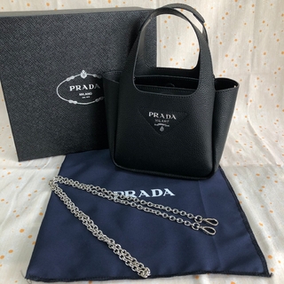 PRADA - 極美品✨ レア‼️ PRADA プラダ トートバッグ 🌷の通販｜ラクマ