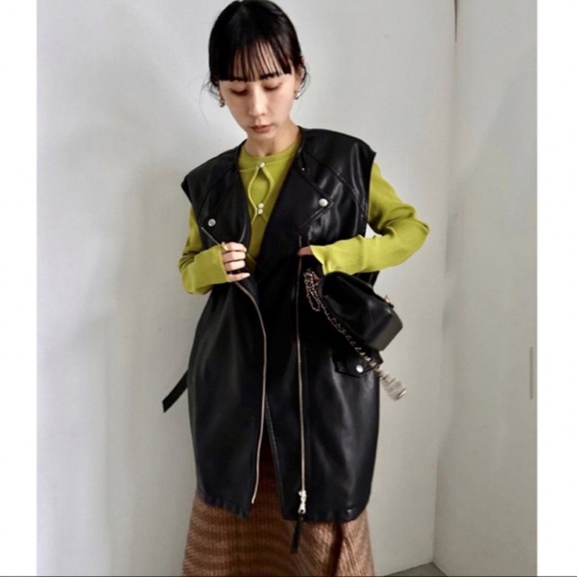 Ameri VINTAGE(アメリヴィンテージ)のAmeri RIDERS FAKE LEATHER VEST JACKET レディースのトップス(ベスト/ジレ)の商品写真