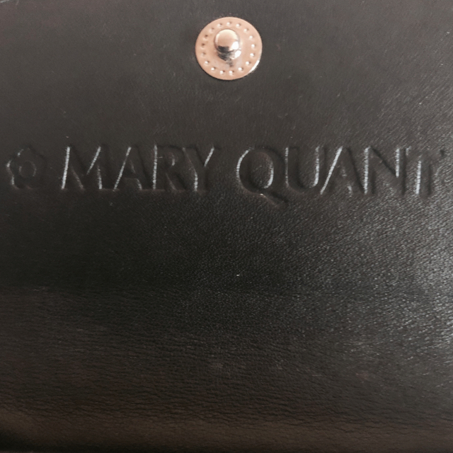 MARY QUANT(マリークワント)のマリークワント ２つ折り財布　ブラック　ディジー　ロゴ レディースのファッション小物(財布)の商品写真