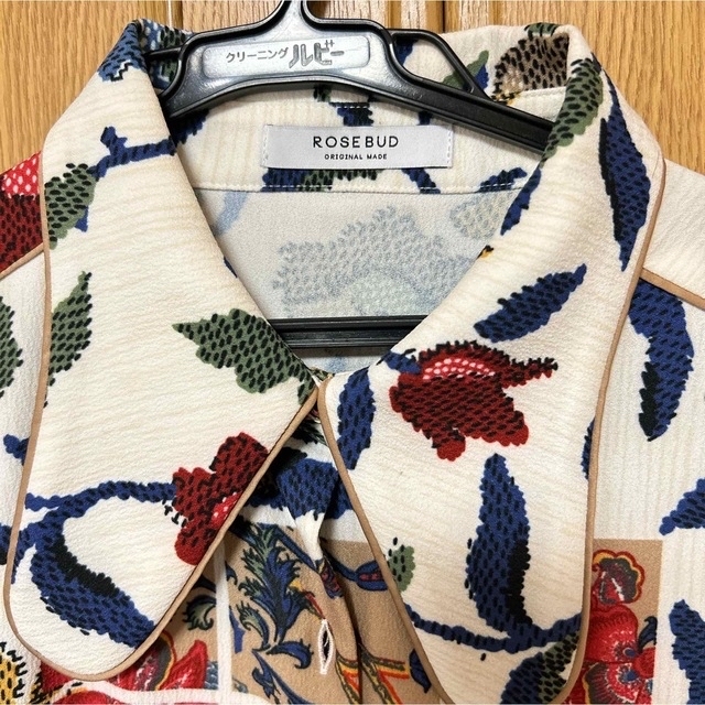 ROSE BUD - ROSE BUD 花柄シャツの通販 by a shop|ローズバッドならラクマ ROSE BUD - ROSE BUD 花柄シャツの通販 by a shop|ローズバッドならラクマ