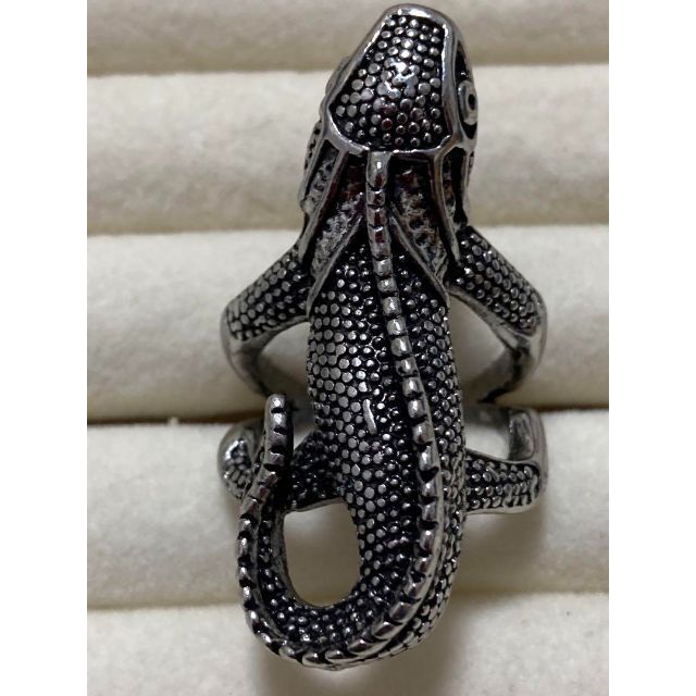 とかげの指輪　トカゲ　爬虫類　ヘビ　イグアナ　動物　生き物　アンティークシルバー メンズのアクセサリー(リング(指輪))の商品写真