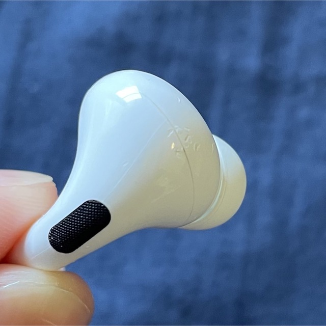 Apple(アップル)のAirPods Pro 第1世代 PWP22J/A　刻印あり　充電ケーブルなし スマホ/家電/カメラのオーディオ機器(ヘッドフォン/イヤフォン)の商品写真