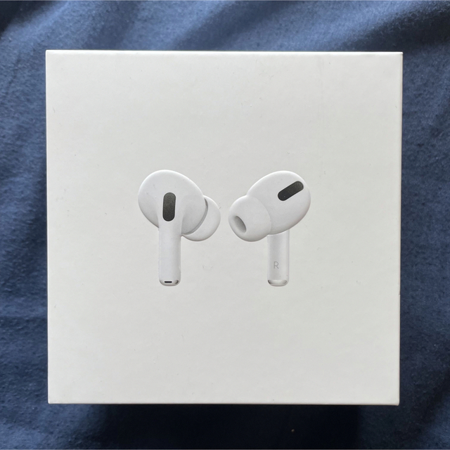 Apple(アップル)のAirPods Pro 第1世代 PWP22J/A　刻印あり　充電ケーブルなし スマホ/家電/カメラのオーディオ機器(ヘッドフォン/イヤフォン)の商品写真