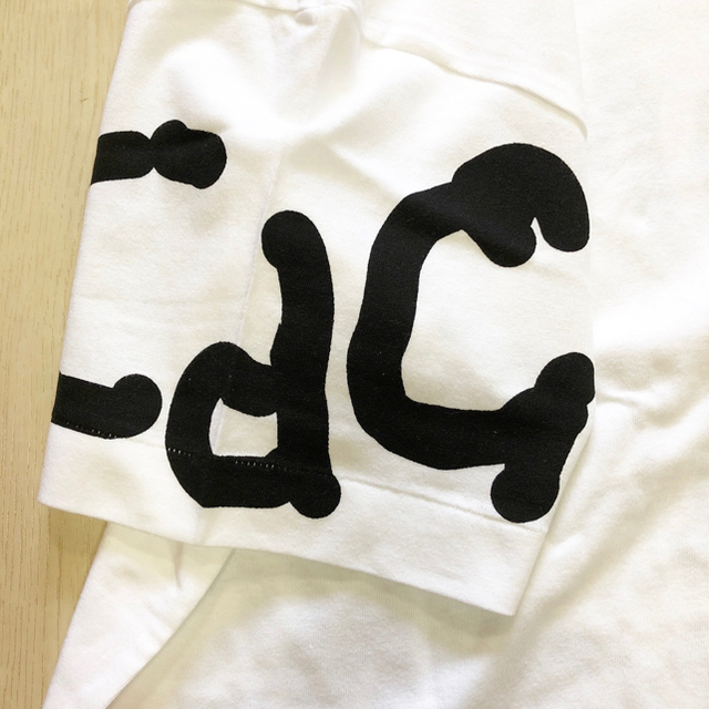 COMME des GARCONS(コムデギャルソン)の限定 コムデギャルソン ロゴTシャツ シュプリーム サカナクション 青山バッグ メンズのトップス(Tシャツ/カットソー(半袖/袖なし))の商品写真