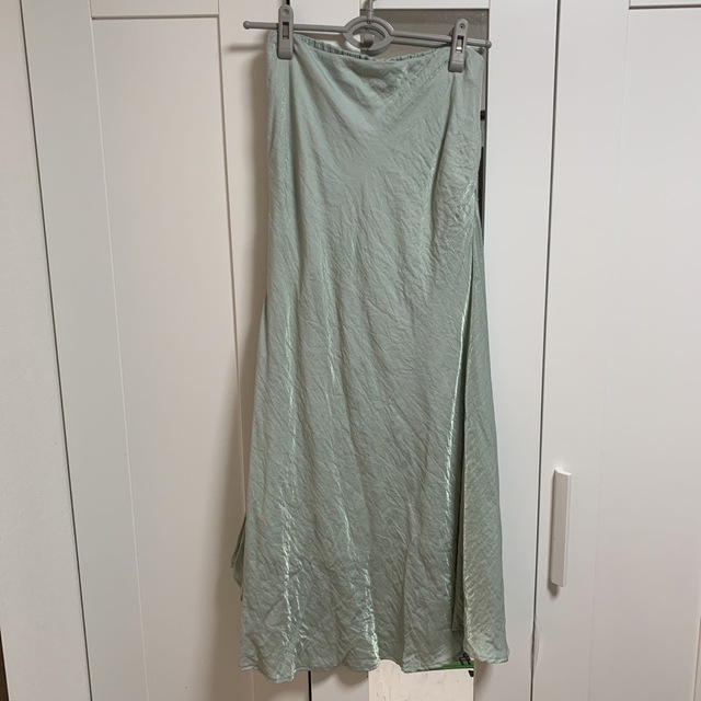 Ameri VINTAGE(アメリヴィンテージ)のAMERI シャインフレアスカート レディースのスカート(ロングスカート)の商品写真