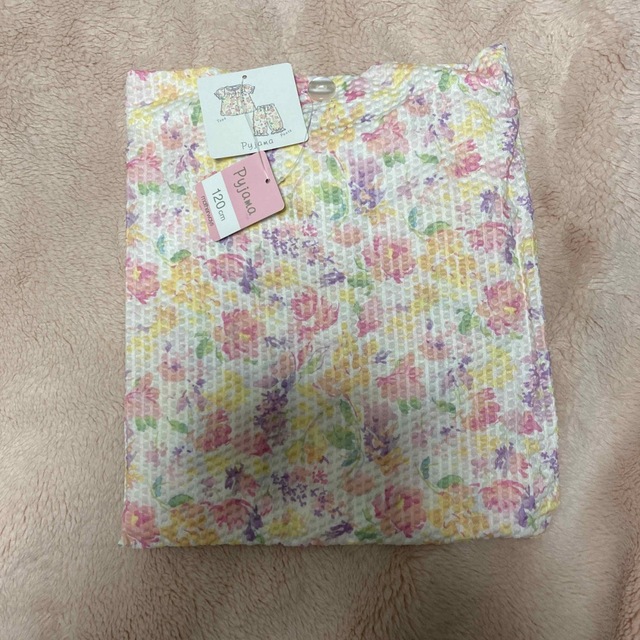 motherways(マザウェイズ)のマザウェイズ　新品　花柄半袖パジャマ　120 キッズ/ベビー/マタニティのキッズ服女の子用(90cm~)(パジャマ)の商品写真