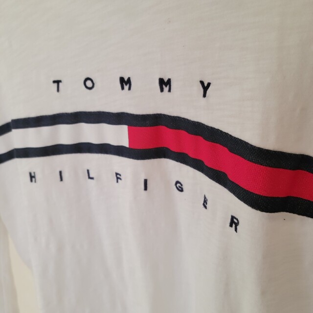 TOMMY HILFIGER(トミーヒルフィガー)のトミーヒルフィガー　ロンT レディースのトップス(Tシャツ(長袖/七分))の商品写真