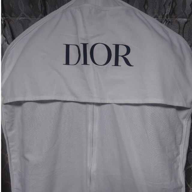 Dior(ディオール)の【新品未使用】Dior ライトダウンコート【お値下げ中】 レディースのジャケット/アウター(ダウンコート)の商品写真