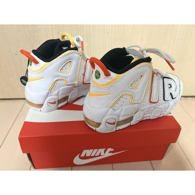 NIKE(ナイキ)のNIKE  AlR MORE UPTEMPO キッズ/ベビー/マタニティのキッズ靴/シューズ(15cm~)(スニーカー)の商品写真