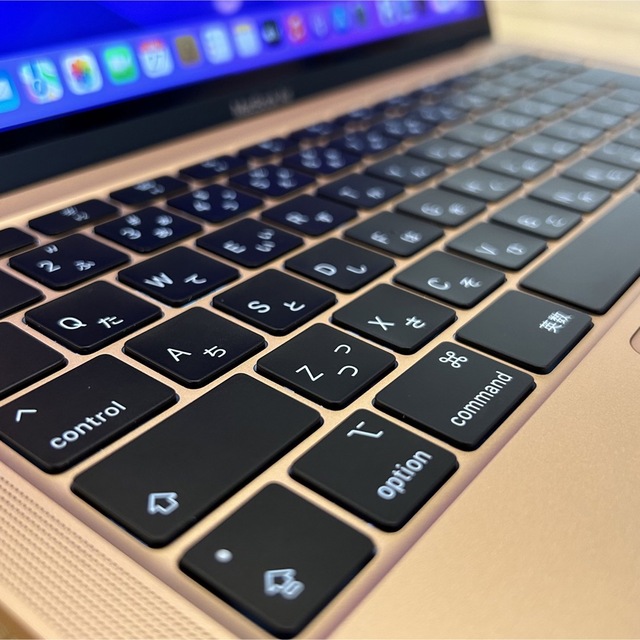 Mac (Apple)(マック)のM1 MacBook Air 2020 512GB GPU8 ゴールド スマホ/家電/カメラのPC/タブレット(ノートPC)の商品写真