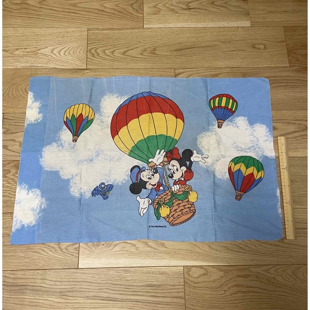 Disney(ディズニー)のヴィンテージシーツ　気球　ディズニー ハンドメイドの素材/材料(生地/糸)の商品写真