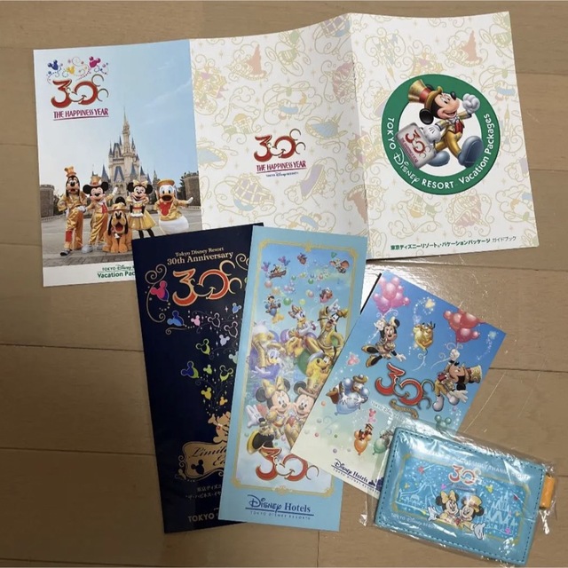 Disney(ディズニー)の特別お値下げ中！【レア】Disney resort 30周年記念品セット エンタメ/ホビーのおもちゃ/ぬいぐるみ(キャラクターグッズ)の商品写真