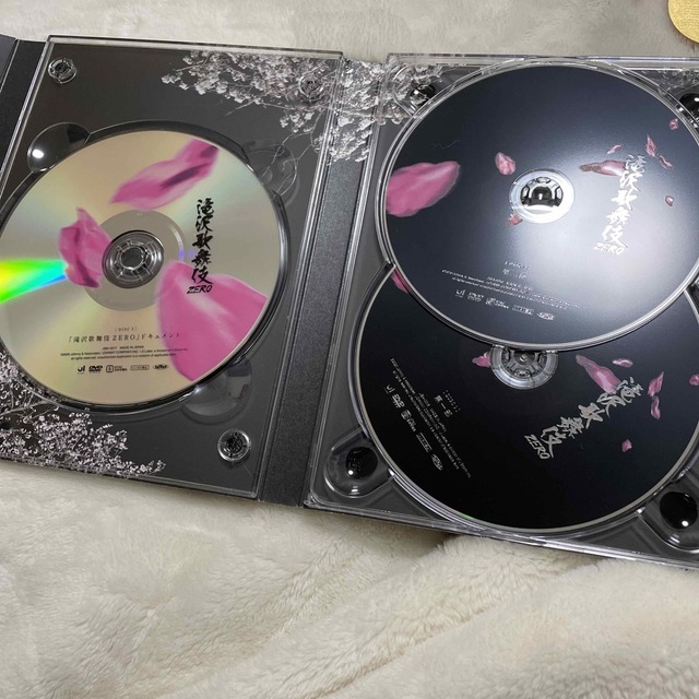 Snow Man(スノーマン)の滝沢歌舞伎ZERO（初回生産限定盤） DVD 落下物セット エンタメ/ホビーのDVD/ブルーレイ(舞台/ミュージカル)の商品写真