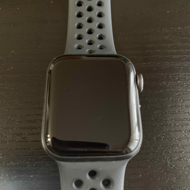 Apple Watch(アップルウォッチ)のApple Watch Nike SE 40mm スペースグレイアルミニウムケ… メンズの時計(腕時計(デジタル))の商品写真