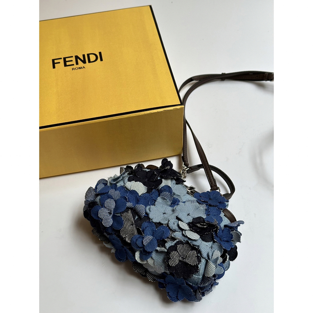 バッグ新品未使用　FENDI ポシェット　インディゴ