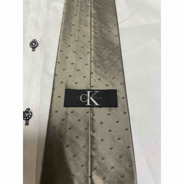 Calvin Klein(カルバンクライン)のカルバンクライン  ネクタイ【美品】CK  ドット柄　光沢　やや厚手 メンズのファッション小物(ネクタイ)の商品写真