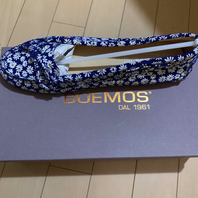 Boemos(ボエモス)のBOEMOS  ドライビングシューズ　花柄　新品 レディースの靴/シューズ(スリッポン/モカシン)の商品写真