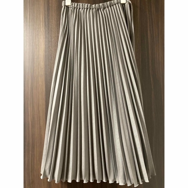 IENA(イエナ)の最終価格☆IENA ライトツイルプリーツスカート　グレー　36 美品 レディースのスカート(ロングスカート)の商品写真