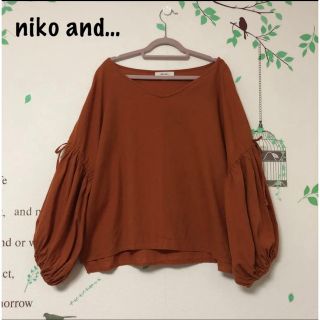 ニコアンド(niko and...)の🌼最終価格🌼#65 ニコアンド オレンジ系 袖リボン リネン(シャツ/ブラウス(長袖/七分))