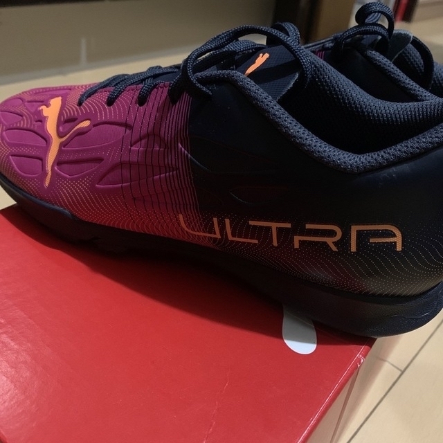 PUMA(プーマ)のPUMA サッカー　トレーニングシューズ　ULTRA 4.4 TT J r エンタメ/ホビーのエンタメ その他(その他)の商品写真