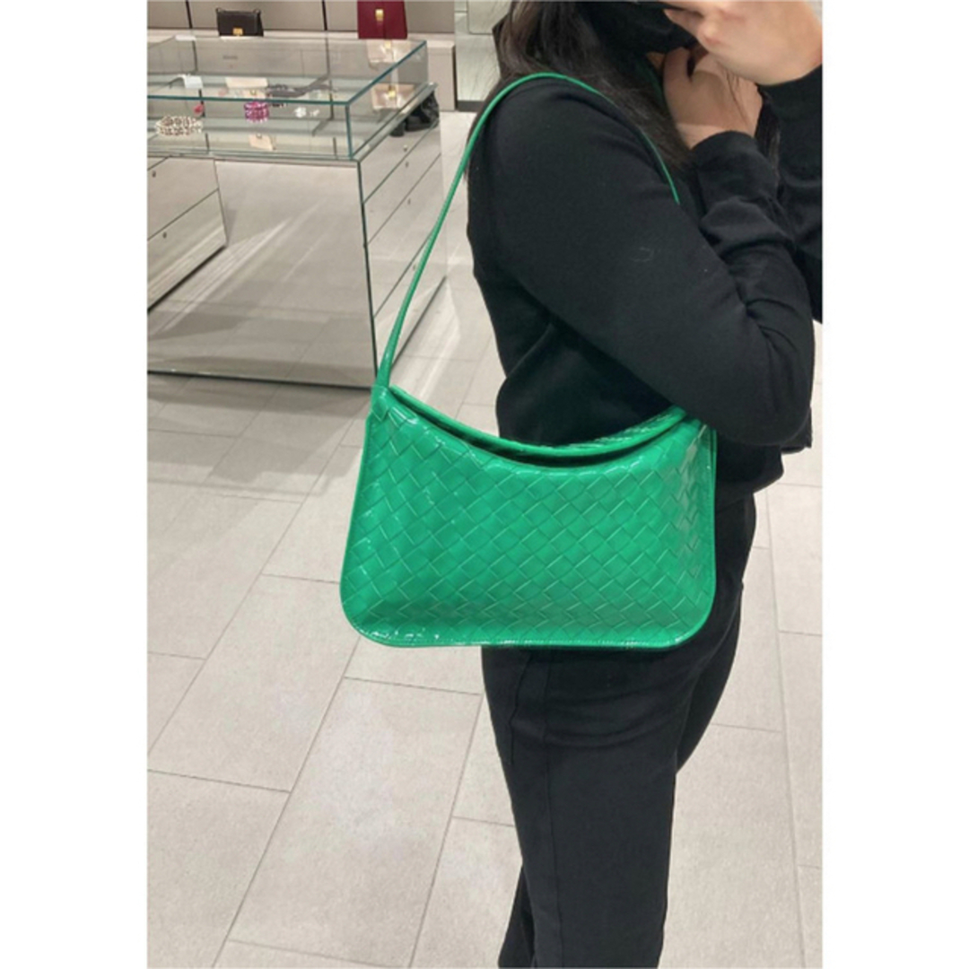 Bottega Veneta(ボッテガヴェネタ)の★22AW Bottega Veneta ボッテガ　ショルダー　イントレチャート レディースのバッグ(ショルダーバッグ)の商品写真