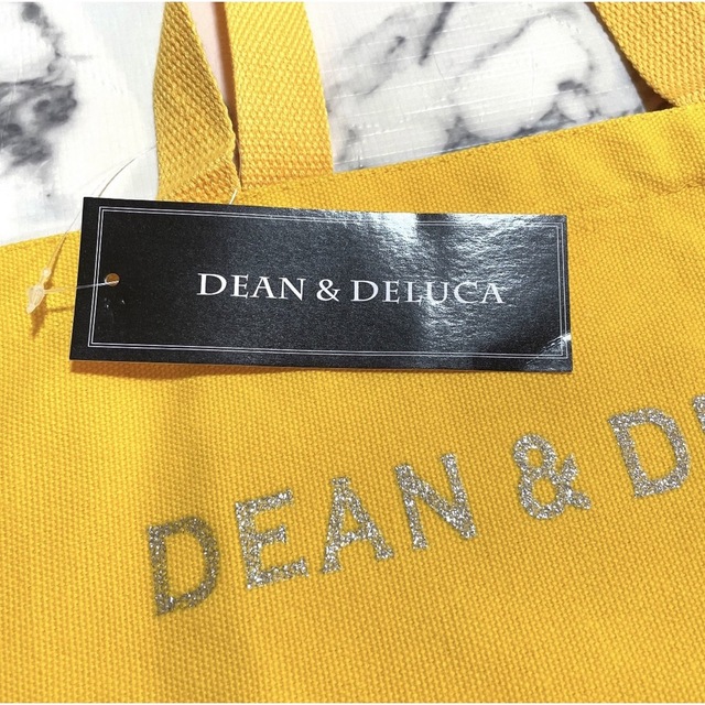 DEAN & DELUCA(ディーンアンドデルーカ)のdean＆deluca　イエロー　Lサイズ　トートバッグ　ラメロゴ　内ポケ付 レディースのバッグ(トートバッグ)の商品写真