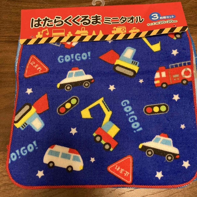 【新品未使用】タオルハンカチ5枚セット　20×20  乗り物　男の子用 ハンドメイドのキッズ/ベビー(外出用品)の商品写真