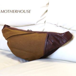 マザーハウス(MOTHERHOUSE)のMOTHERHOUSE マザーハウス　ジュード　ボディバッグ　三日月型(ボディバッグ/ウエストポーチ)