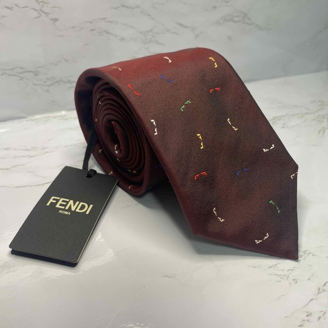 FENDI ネクタイ　モンスター柄　新品タグ付き　高級シルク　刺繍
