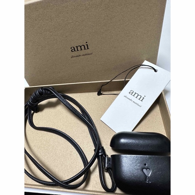 ami(アミ)のAMI PARIS Ami de Coeur AirPods Pro ケース スマホ/家電/カメラのスマホアクセサリー(その他)の商品写真