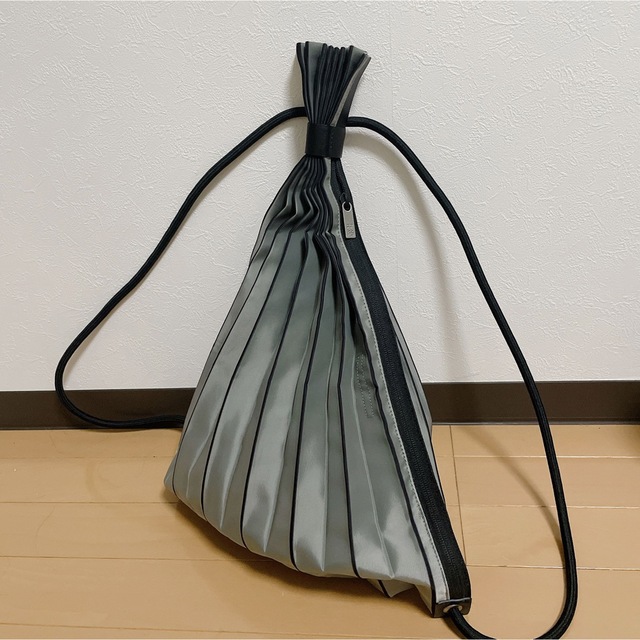 PLEATS PLEASE ISSEY MIYAKE(プリーツプリーズイッセイミヤケ)のPLEATS PLEASE ISSEY MIYAKE ナップサック レディースのバッグ(リュック/バックパック)の商品写真