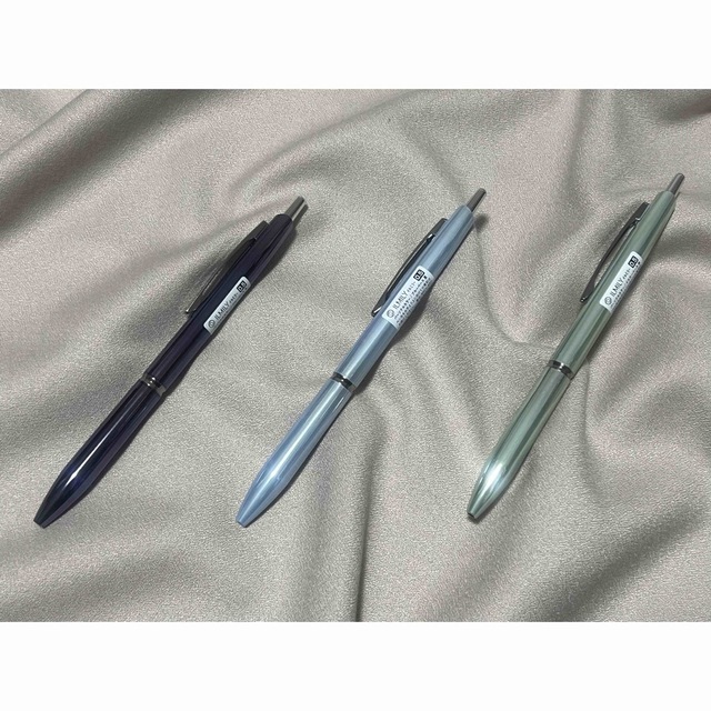 PILOT(パイロット)のPILOT パイロット ILMILY イルミリー油性ボールペン 0.5mm インテリア/住まい/日用品の文房具(ペン/マーカー)の商品写真