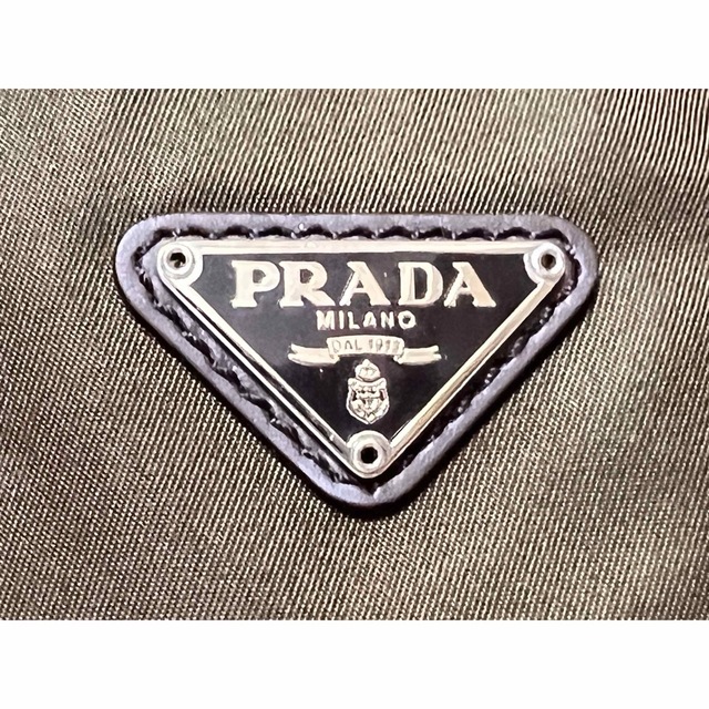 PRADA(プラダ)のプラダ ポーチ ナイロン カーキグリーン レディースのファッション小物(ポーチ)の商品写真