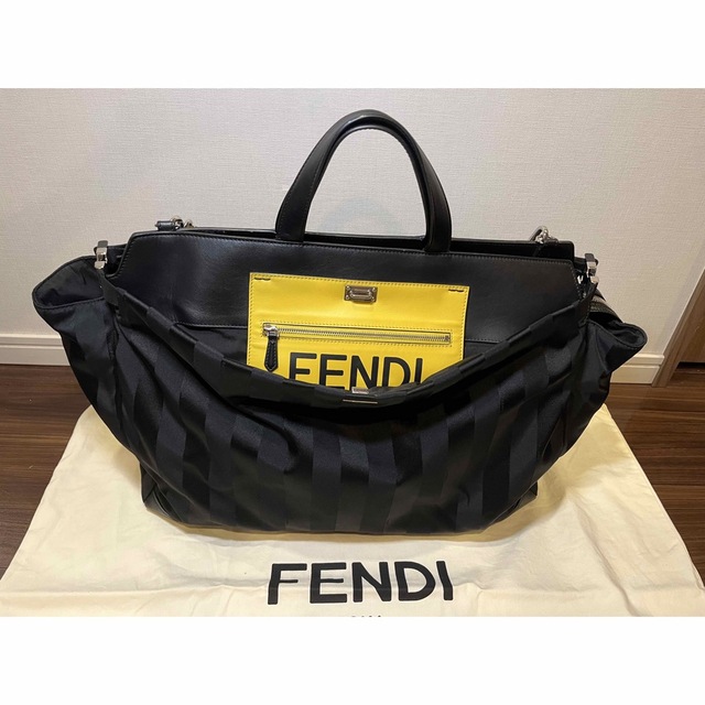 FENDI(フェンディ)のフェンディ ピーカブー アイコニック ラージ ブラック ナイロン メンズのバッグ(ビジネスバッグ)の商品写真