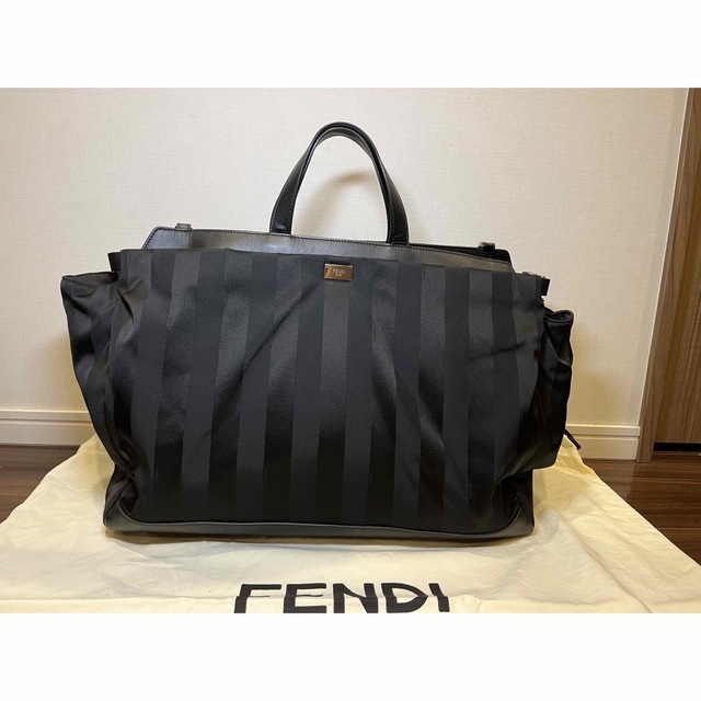 FENDI(フェンディ)のフェンディ ピーカブー アイコニック ラージ ブラック ナイロン メンズのバッグ(ビジネスバッグ)の商品写真