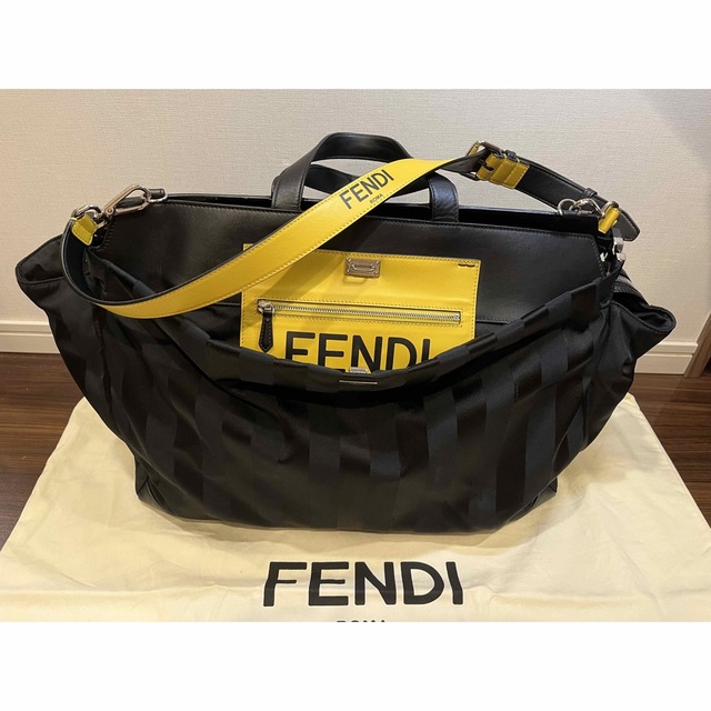 FENDI(フェンディ)のフェンディ ピーカブー アイコニック ラージ ブラック ナイロン メンズのバッグ(ビジネスバッグ)の商品写真