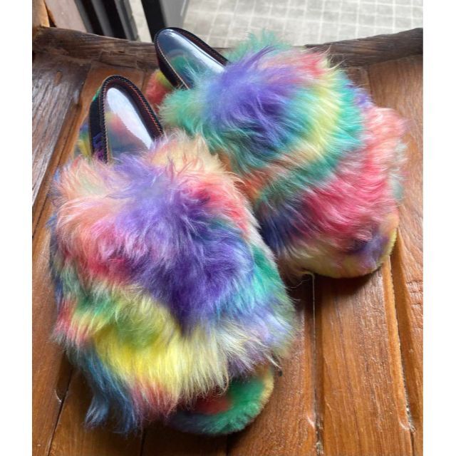 UGG(アグ)の完売しました。。。。。✨24cm✨新品✨UGG✨FLUFF YEAH PRIDE レディースの靴/シューズ(サンダル)の商品写真