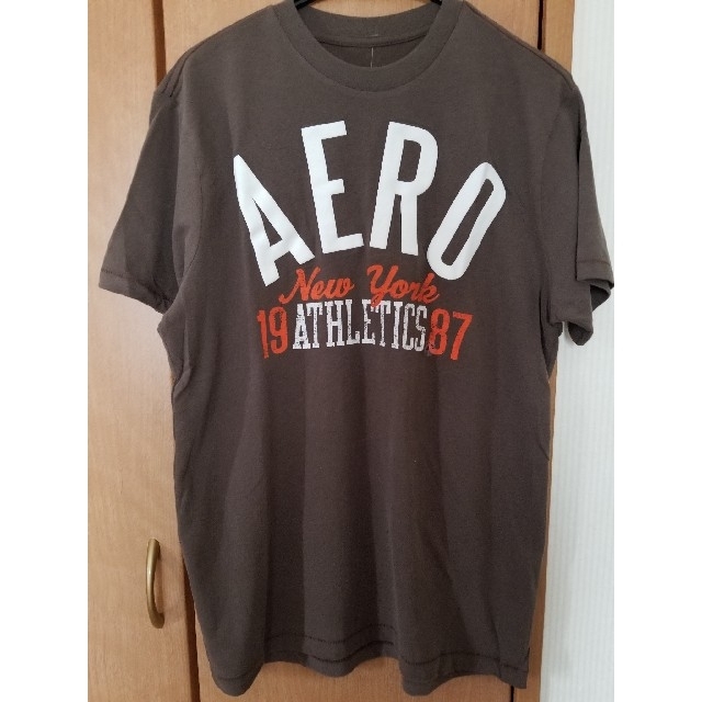 AEROPOSTALE(エアロポステール)の【タグ付】AERO Tシャツ 半袖 ダークブラウン M コットン100% メンズのトップス(Tシャツ/カットソー(半袖/袖なし))の商品写真
