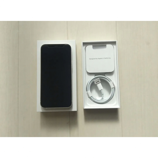 Apple(アップル)のアップル iPhone12 mini 256GB ホワイト  スマホ/家電/カメラのスマートフォン/携帯電話(スマートフォン本体)の商品写真
