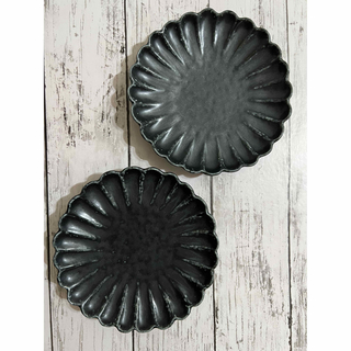 花型中皿 黒2枚 美濃焼 オシャレ 磁器 取り皿 副菜皿 デザート皿(食器)