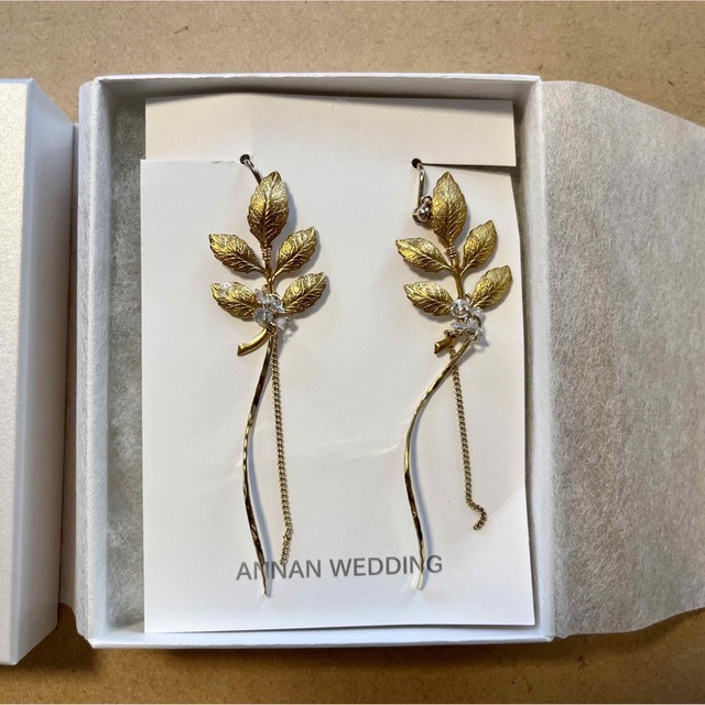 ANNAN WEDDING ウェディングイヤリング／ゴールド／リーフモチーフ レディースのアクセサリー(イヤリング)の商品写真