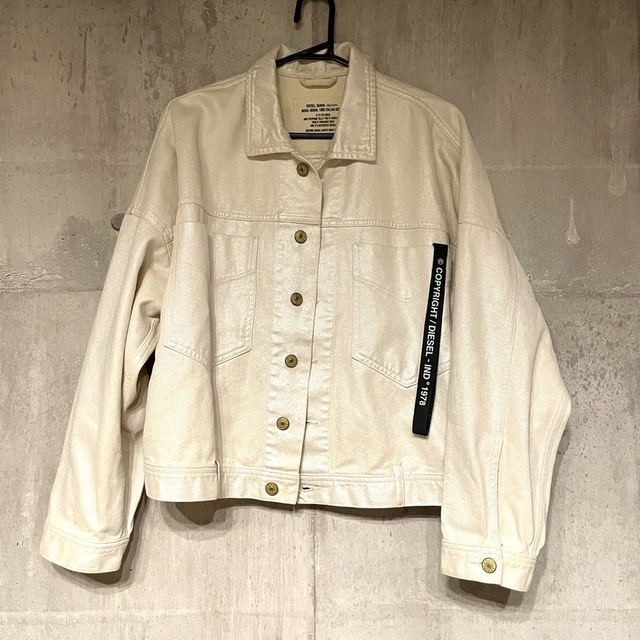 DIESEL(ディーゼル)のDIESEL 白 デニム ジャケット ホワイト レディースのジャケット/アウター(Gジャン/デニムジャケット)の商品写真