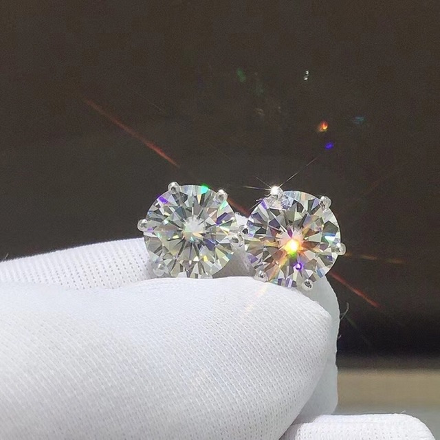 moissanite【newデザイン】輝くモアサナイト  ピアス　K18WG