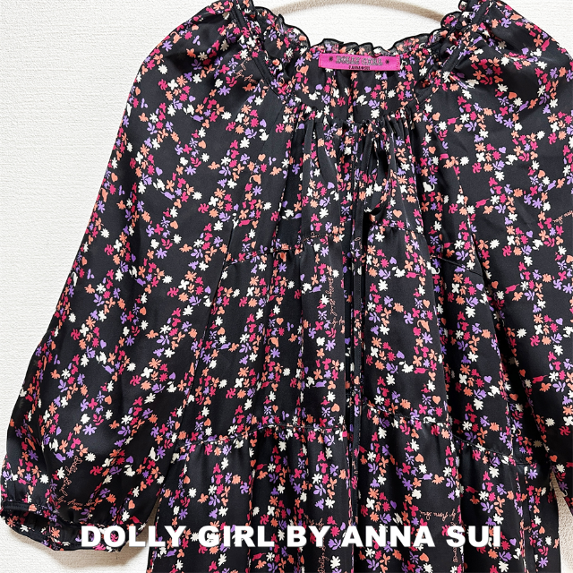 DOLLY GIRL BY ANNA SUI(ドーリーガールバイアナスイ)の【DOLLY GIRL BY ANNA SUI】ボタニカル総柄 黒 プルオーバー レディースのトップス(チュニック)の商品写真