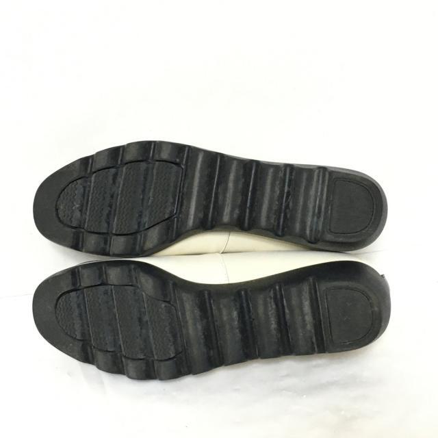 ヒルズ アベニュー パンプス 23.5 - 白×黒 レディースの靴/シューズ(ハイヒール/パンプス)の商品写真