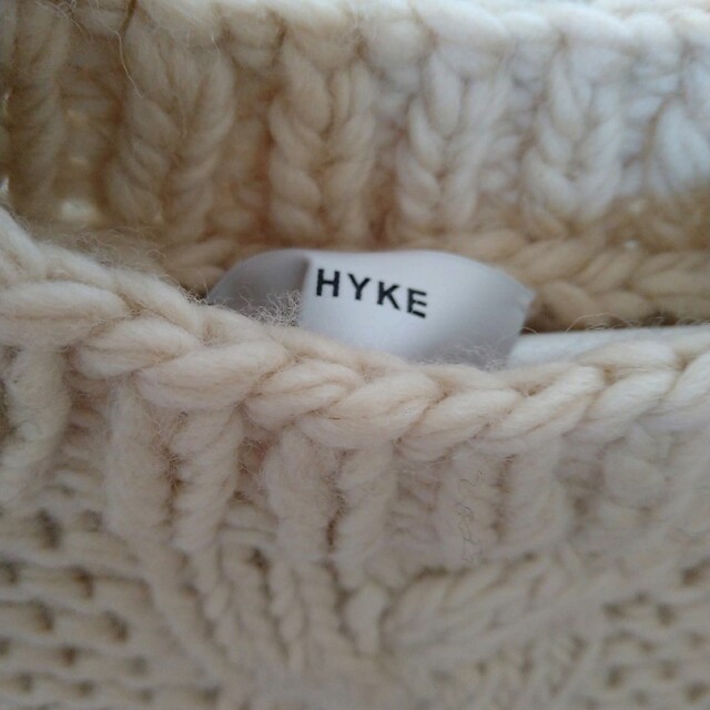 HYKE(ハイク)のHYKE ケーブルニットベスト レディースのトップス(ニット/セーター)の商品写真